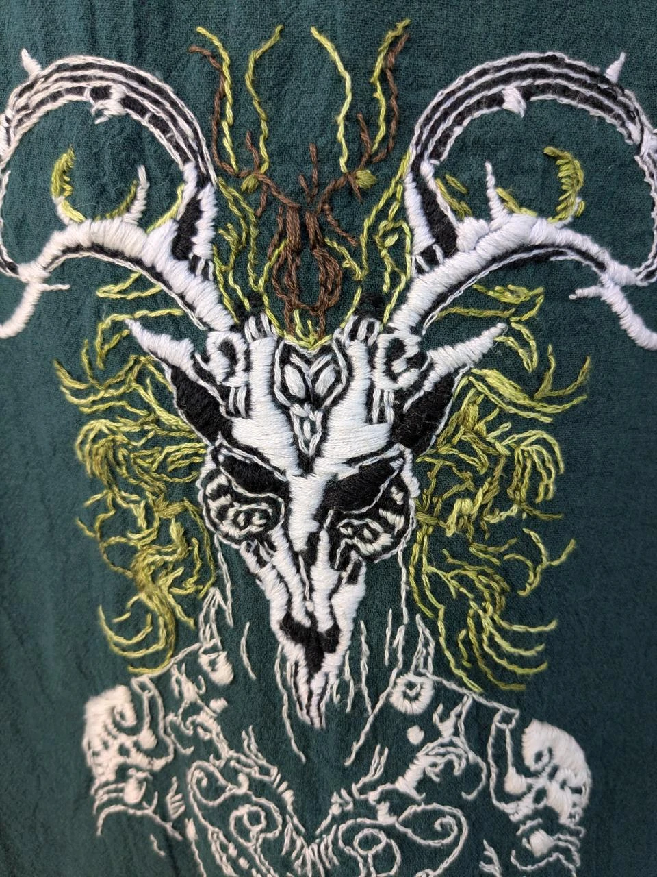 Camisa ritual medieval do Wendigo, bordado xamânico, peça única – photo 3